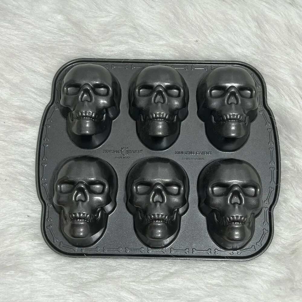 NWOB Nordic Ware Skull 6 Cakelet‎ Bakeware Halloween, Day Of The Dead